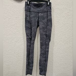 Lululemon Geometric Print Leggings in Black & White